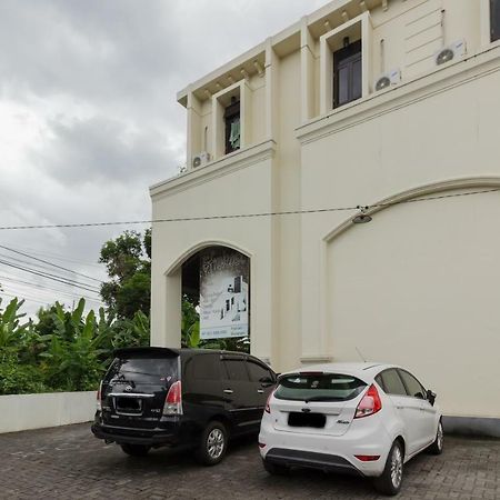 Hotel Reddoorz @ Malalayang 2 Manado Exterior foto