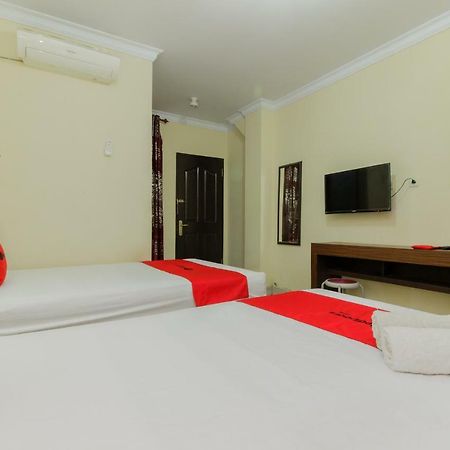 Hotel Reddoorz @ Malalayang 2 Manado Exterior foto
