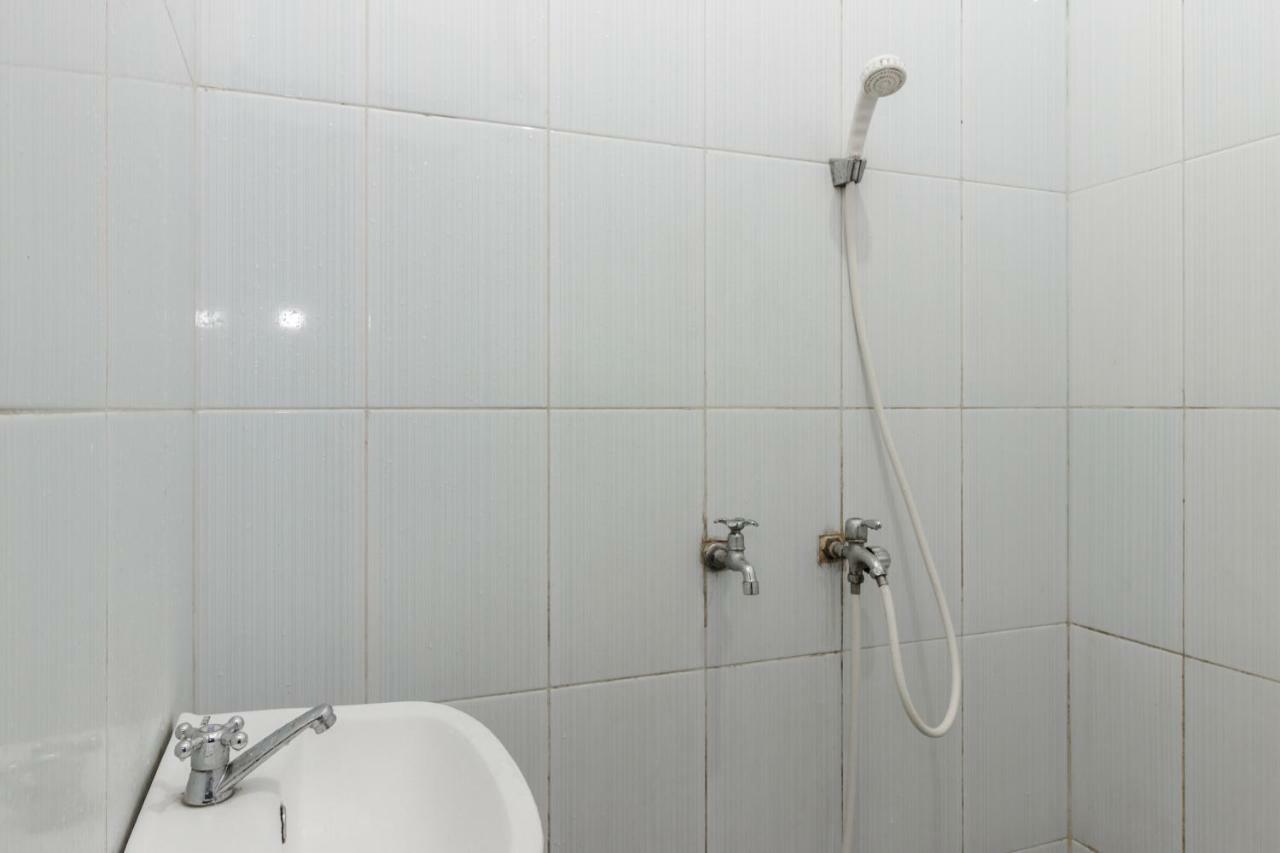 Hotel Reddoorz @ Malalayang 2 Manado Exterior foto